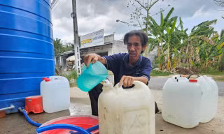 Nghĩa tình mùa hạn mặn 