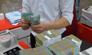 Cần kháng sinh liều mạnh cho 'cục máu đông' nợ xấu