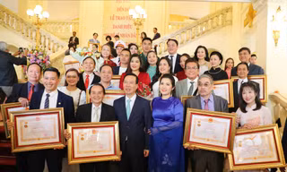 Trách nhiệm nặng thêm sau vinh danh 