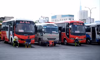 Giá xăng dầu cao kỷ lục: Doanh nghiệp vận tải điêu đứng 