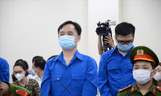 Đối chất tại phiên xử vụ thao túng giá cổ phiếu 