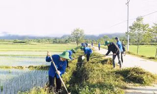 Mang yêu thương tới bản làng 