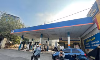 Doanh nghiệp xăng dầu thiếu nguồn cung: Vật vã ứng phó