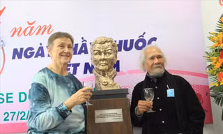 Tạc tượng 'bà Tây' ở lại Việt Nam giúp hàng ngàn người bệnh