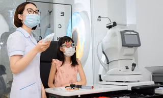 Tăng mạnh trẻ cận thị nặng do học trực tuyến 