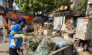  Công nhân vệ sinh làm việc trên địa bàn quận Nam Từ Liêm 