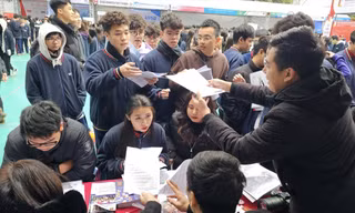 Khi học phí là 'cần câu cơm' của các trường 