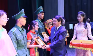 Tuyên dương 142 học sinh, sinh viên, thanh niên DTTS xuất sắc, tiêu biểu 