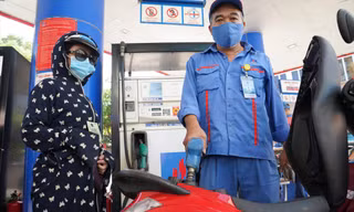 Xăng dầu tắc nguồn cung: Các doanh nghiệp đầu mối làm gì? 