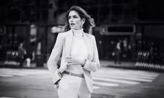 Ngưỡng mộ nhan sắc trẻ đẹp của siêu mẫu huyền thoại Cindy Crawford ở tuổi U60