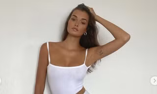 Mẫu 9x Gizele Oliveira đăng ảnh 'thả rông' nóng bỏng