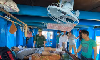 Ngư dân Quảng Ngãi bị ca nô nước ngoài bắn gây thương tích trên biển