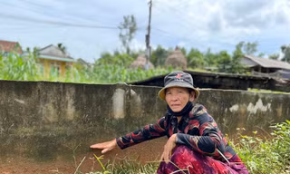 Nghe tiếng động lạ, người dân hoang mang phát hiện bê tông bỗng nhiên trồi lên mặt đất