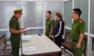 Bắt nữ giám đốc tự sản xuất mỹ phẩm 'cao cấp' mang thương hiệu riêng