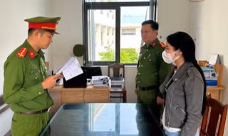 Khởi tố đối tượng chiếm đoạt tiền người khác chuyển nhầm vào tài khoản