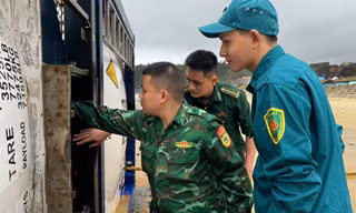 Chủ tịch Quảng Ngãi chỉ đạo xử lý 3 bồn chứa khí nguy hiểm dạt vào bờ biển