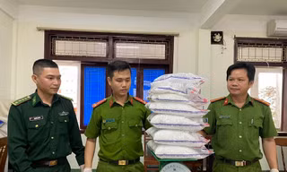Gần 20kg tinh thể màu trắng trôi dạt vào bờ biển Quảng Ngãi là ma túy Ketamine