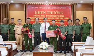 Lãnh đạo TP Đà Nẵng thưởng 'nóng' vụ phá đường dây sản xuất sách giáo khoa lậu quy mô lớn