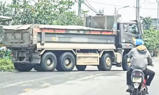 Xe tải tung hoành, đường 200 tỷ ở Đà Nẵng có dấu hiệu xuống cấp sau 1 năm sử dụng