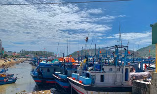 Tàu thuyền neo đậu tại cảng cá Phổ Quang, thị xã Đức Phổ (Quảng Ngãi).
