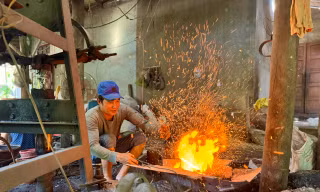 Làng rèn hơn 3 thế kỷ liên tục đỏ lửa dịp cận Tết
