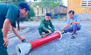 Ngư dân Quảng Ngãi phát hiện vật thể lạ trôi dạt trên biển