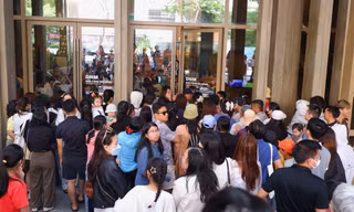 Bảo tàng Đà Nẵng đóng cửa giữa lúc dòng người đông nghịt chờ tham quan