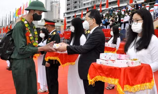 Thanh niên Đà Nẵng háo hức tòng quân