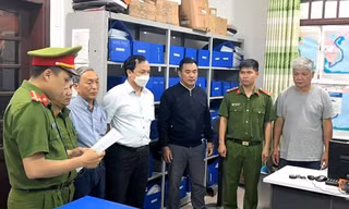 Hối lộ đăng kiểm viên để hợp thức hóa tàu cá hoán cải, chiếm đoạt tiền hỗ trợ ra khơi