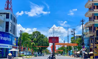 Người dân không được ra khỏi nhà từ 20 giờ ngày hôm trước đến 4 giờ sáng ngày hôm sau, trừ các trường hợp cấp thiết.