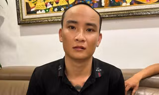 Kẻ buôn pháo lậu, cạo đầu bỏ trốn vẫn bị bắt