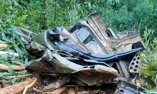Xe tải lao xuống vực ở Quảng Ngãi, tài xế tử vong trong cabin