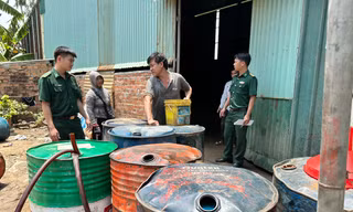 Tạm giữ hơn 2.000 lít dầu DO không rõ nguồn gốc
