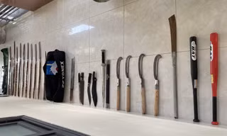 Bắt đối tượng mua bán ma tuý, lòi ra lô vũ khí chuẩn bị để thanh trừng nhau