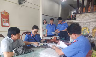 Cơ quan điều tra của Viện KSND Tối cao tiến hành khám xét nơi ở của bị can Nguyễn Bá Nhật. Ảnh: VKSND