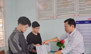 Nhiều thanh niên Quảng Ngãi viết đơn tình nguyện nhập ngũ