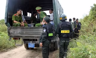 Công an vây cả ngọn đồi truy bắt nghi phạm giết vợ dã man