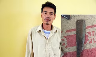 Đối tượng Tiến cùng tang vật. Ảnh: Công an Hưng Yên. 