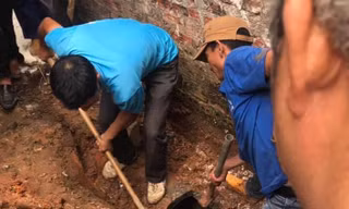 Hình ảnh giải cứu nam thanh niên được chia sẻ trên mạng.