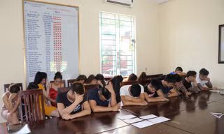 Nhóm đối tượng tại cơ quan công an. Ảnh: Công an Vĩnh Phúc.