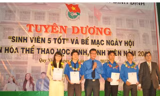 Nghị lực chàng sinh viên nghèo '5 tốt' quê Bình Định
