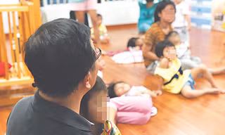 Hiện nay, tất cả người nhiễm HIV đều được hỗ trợ mua thẻ BHYT, trong đó có trẻ em từ 6 đến 16 tuổi. Ảnh minh họa