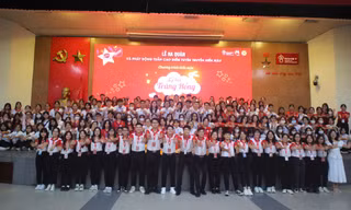 Hiến máu tình nguyện – Lễ hội Trăng Hồng 2024: Soi sáng nụ cười em