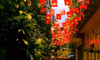 Thiêng liêng màu cờ Tổ quốc