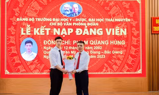 Được trở thành Đảng viên là niềm tự hào to lớn đối với nam sinh trường Y quê Bắc Giang