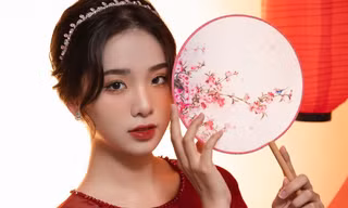 Thiếu nữ Hà Thành khoe nét xuân thì trong tà áo dài đón Tết