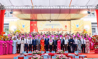 Trường THCS Cầu Giấy đón nhận Huân chương Lao động hạng Ba