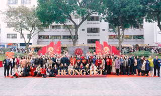 Rộn ràng đón Tết sum vầy, vui Xuân bình an 2024 cùng Trường Đại học Ngoại thương 