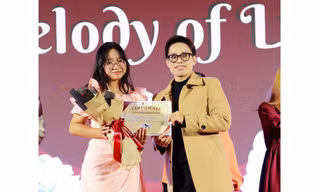 Nữ sinh năm nhất Học viện Ngoại giao là Quán quân Melody of Life 2022