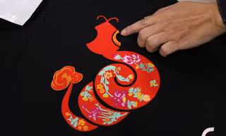 Vụn Art: Ghép vải vụn - chắp cánh ước mơ cho những người trẻ khiếm khuyết 